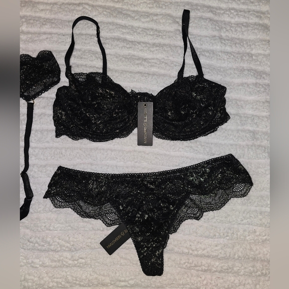 Colette & Sebastian lingerie Set - Picture 2 of 6